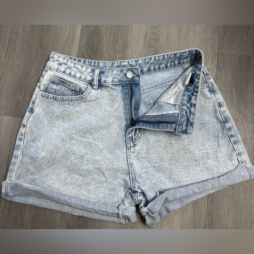 High Waisted Light Wash Denim Shorts 90s Mom Style Rolled Hem Women’s Size Large - Picture 2 of 8